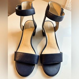 Darling navy blue Lands end size 7.5 ankle strap sandals. Great condition!